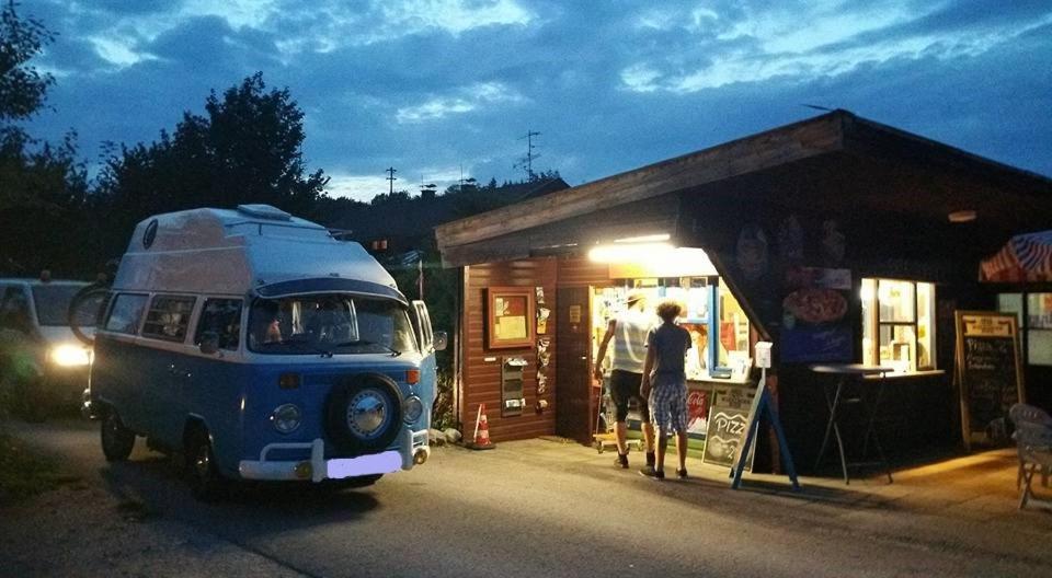 Campingplatz Mariengrund แบร์เนา อัม คีมเซ ภายนอก รูปภาพ