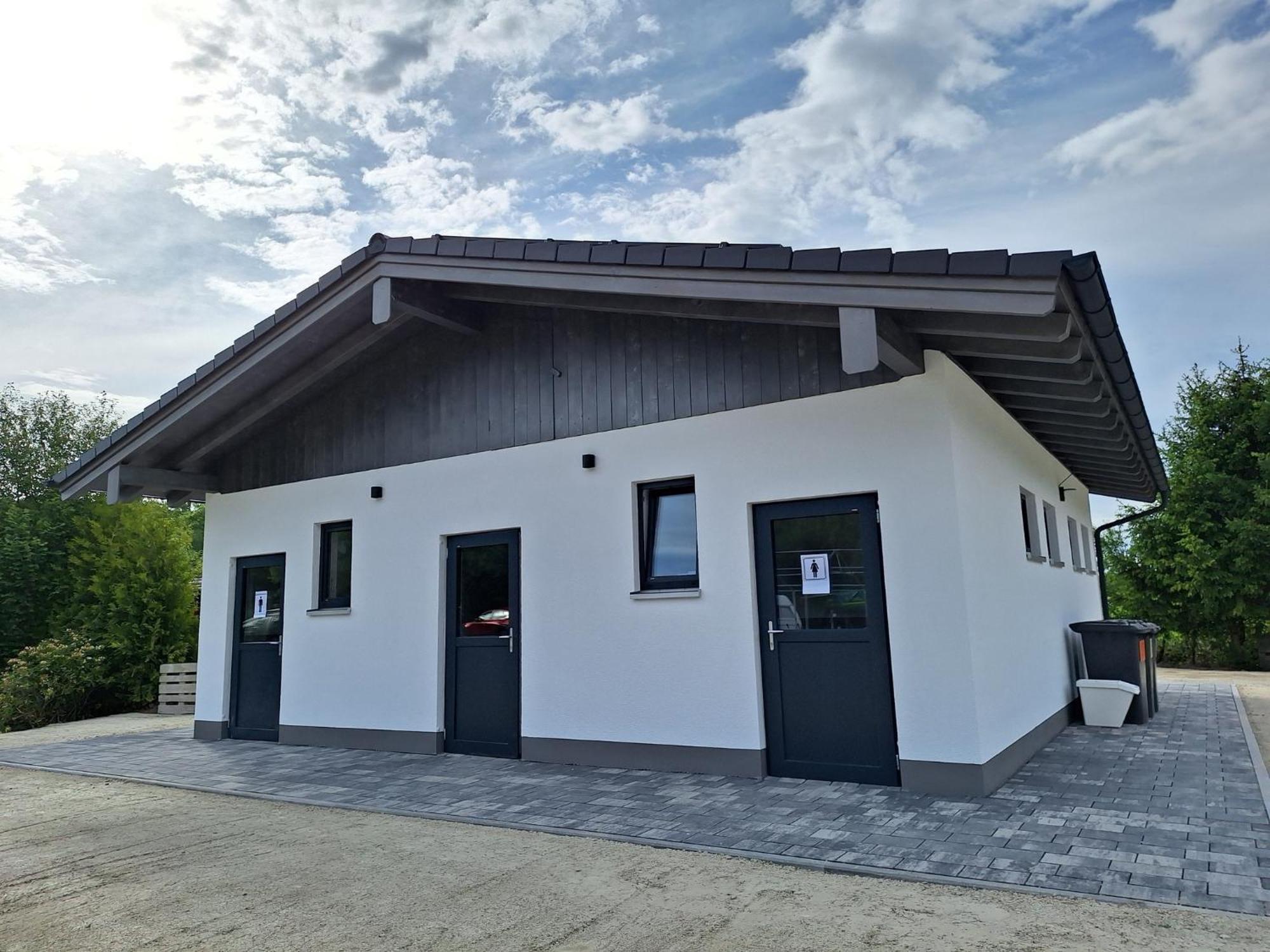 Campingplatz Mariengrund แบร์เนา อัม คีมเซ ภายนอก รูปภาพ